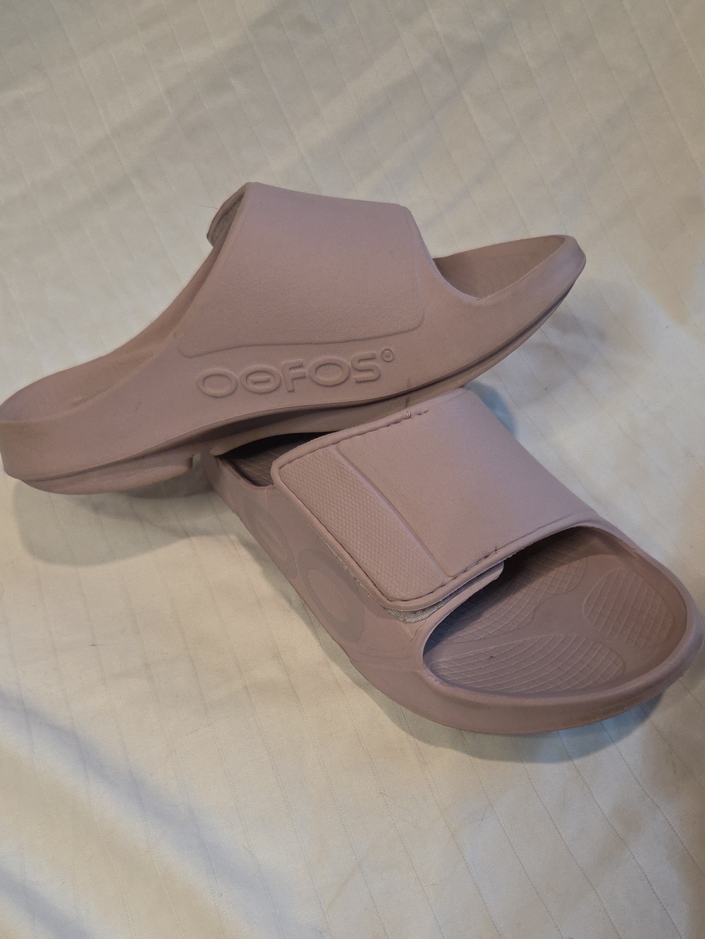 OOFOS Women's Slide Sandals in Mauve Sz7